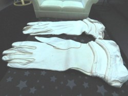 white leather gloves 40s view